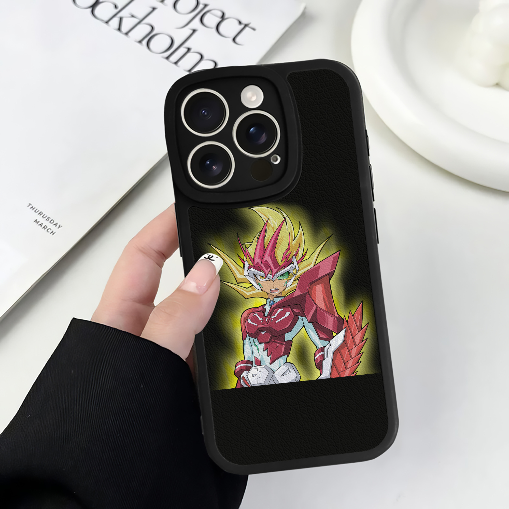 （画像用） 遊☆戯☆王 Yu-Gi-Oh! 【iPhone 16シリーズ対応】シリコンスマホケース（レザー調） 材質：シリコン